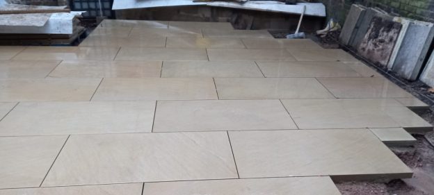 Smooth sawn Yorkstone paving